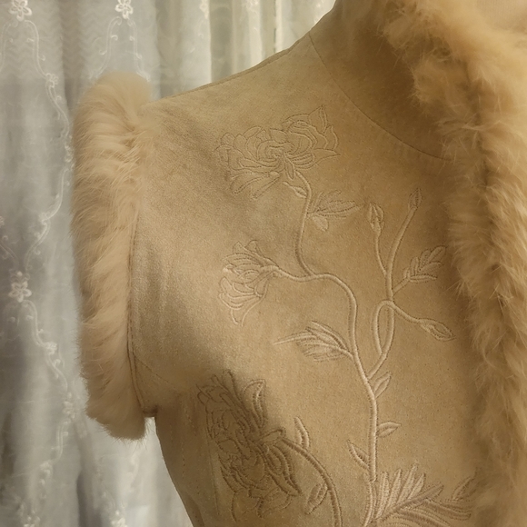 Georggiou Studio -Vintage Fur and Leather Embroidered Vest - Picture 4 of 9